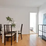 Large Apartment - Luxurious Neighborhood - 8 Pax
